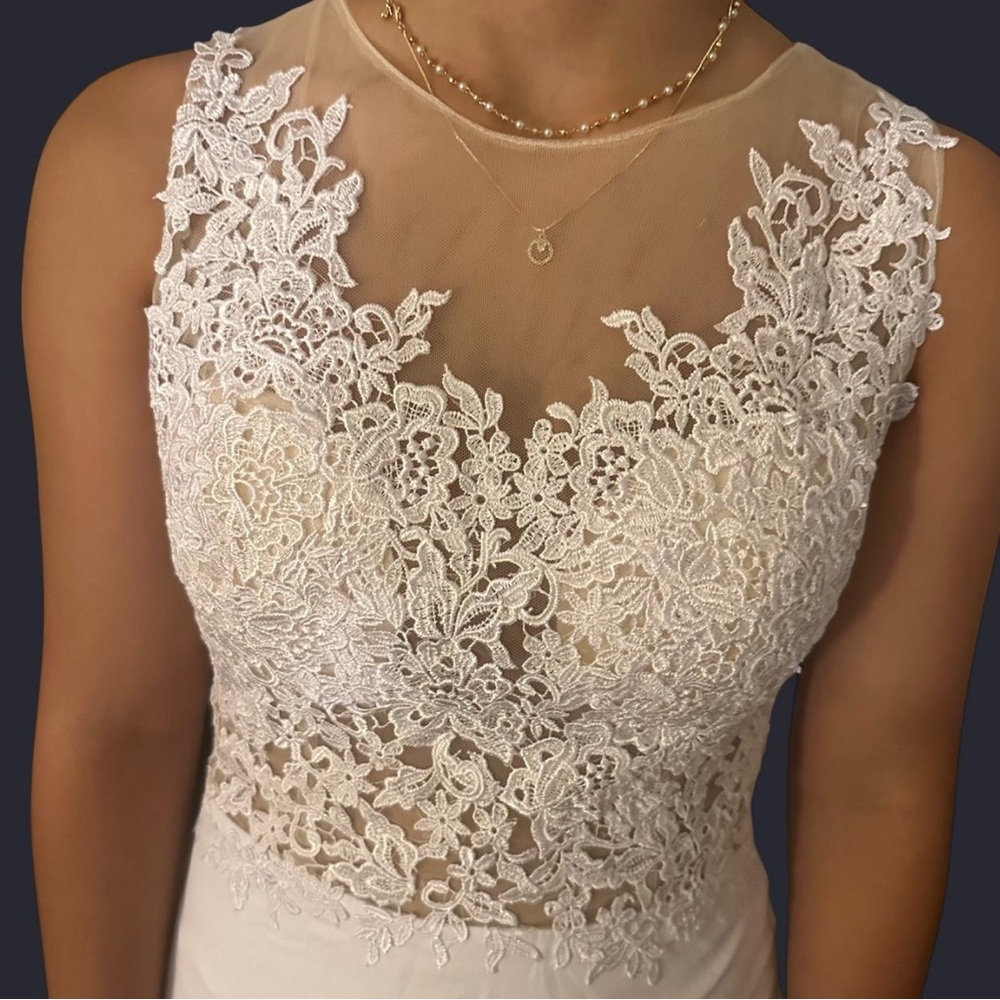 Elegant Lace Bridal Gown